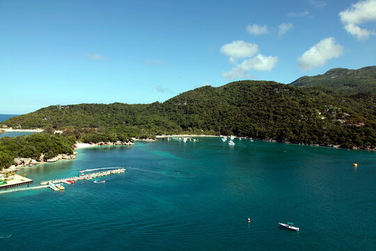 The beauty of the port of Labadee in Haiti's iland, clear vision&nbsp;with high mountains&nbsp;with tropical forest present trees and special animals.Dense and evergreen vegetation.