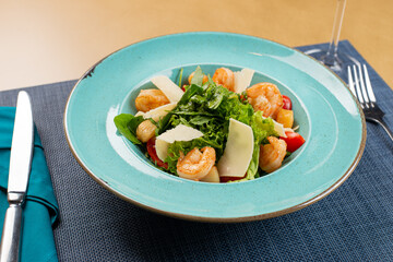 salad with chicken and vegetables