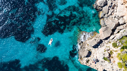 Fototapeta na wymiar Luftaufnahme, Cala d'es Moro, Felsenküste bei Cala de s'Almonia, Naturschutzgebiet Cala Llombards, Mallorca, Balearen, Spanien