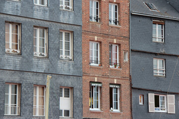 Fototapeta na wymiar residential buildings in honfleur in normandy (france)