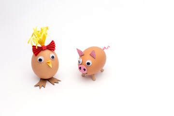 easy chicken and pig handmade craft from an eggshell, DIY, holiday activity for kids,