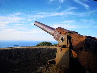 Antiguas ruinas en Punta Lucero, Cañones y bunkers.