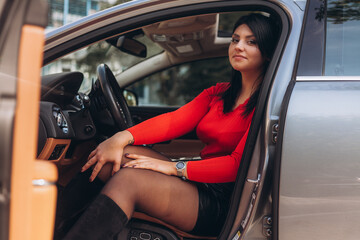 Fototapeta na wymiar business woman in car