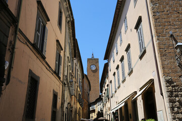 Fototapeta na wymiar Alley in the city of Orvieto, Italy