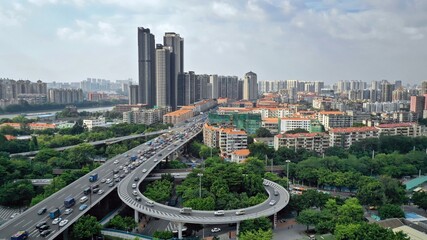 traffic on the long bridge in the city