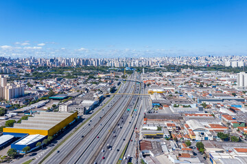 Obraz premium Presidente Dutra Highway. Surroundings of the city of Guarulhos Estrada that connects the city of São Paulo to Rio de Janeiro, Brazil, seen from above