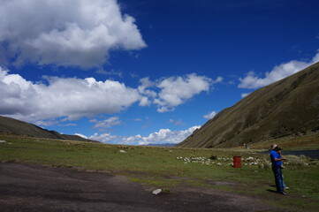 Obraz premium hiker in the mountains huaraz peru