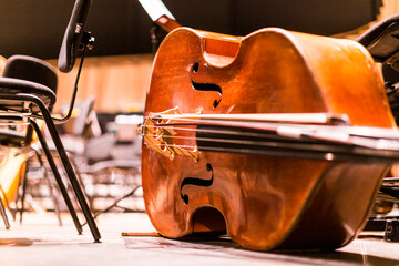 A double bass laying on its side
