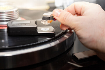 Adjusts the weight of the turntable cartridge. close-up