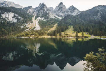 Fototapeta na wymiar Gosau lake and Dachstein massif, beautiful touristic destination in Austrian Alps