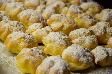 Windbeutel mit Vanillecremfüllung - Profiteroles