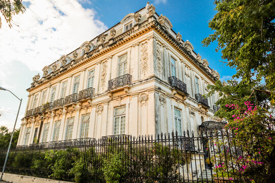 monumentos y casas en la ciudad de merida
