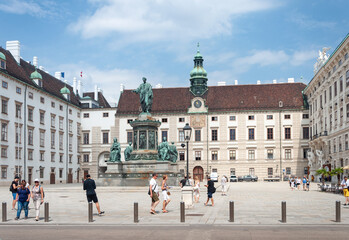 Fototapeta premium In der Burg courtyard of Hofburg palace complex, Vienna, Austria