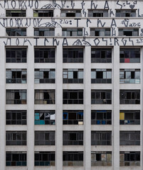 Obraz premium grey buildings and windows at São Paulo historical downtown.