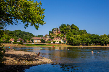Fototapeta na wymiar An old castle village on the edge of the Dordogne River.