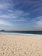 Fototapeta na wymiar Praia de Copacabana 7h da manhã 