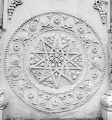 element of architecture in the form of a circle monochrome