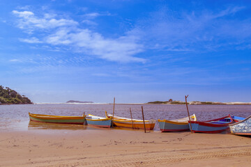 Barcos na Guarda do Embaú