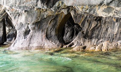grotte marbre eau turquoise