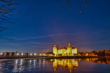 Fototapeta na wymiar Schloss Moritzburg bei Nacht 6