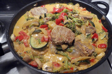 Gemüsecurry rot mit Schweinelende