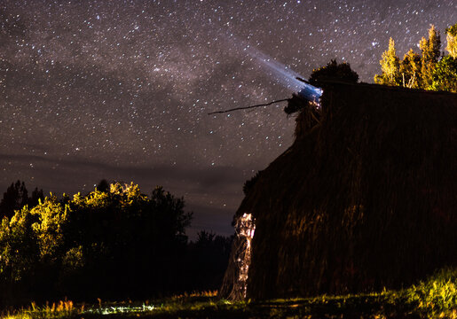 chaumi&egrave;re maison paille chili nuit mapuche