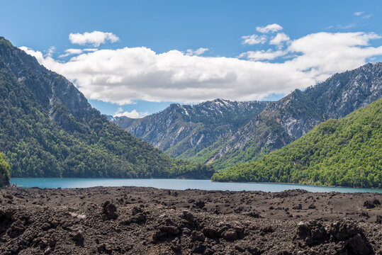 plage de lave par conguillio chili