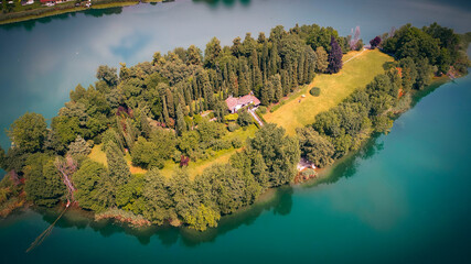 isola dei cipressi pusiano LECCO