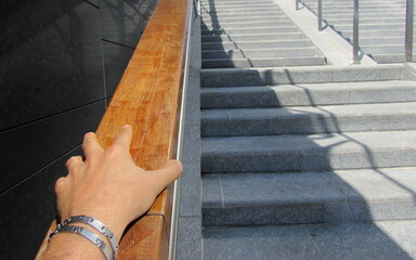 Scala in granito nel centro città moderno
