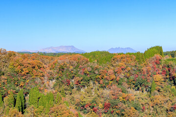 秋の蘇陽峡から見た阿蘇中岳と根子岳　熊本県上益城　Mt.Aso-nakadake and Mt.Nekodake seen from Autumn Soyo-kyou Kumamoto-ken Kamimashiki-gun