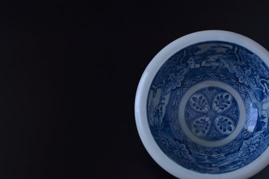 picture plate. This is a very fine example of Japanese traditional antique &ldquo; imari ware &rdquo;. black background soft focus image.