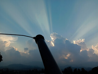 picture of sunlight coming out of clouds