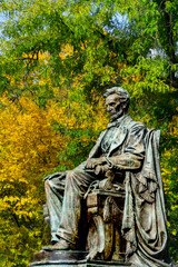 statue of Abraham Lincoln 