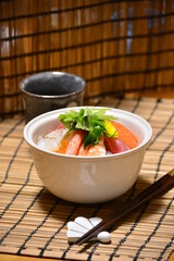 和風な海鮮丼