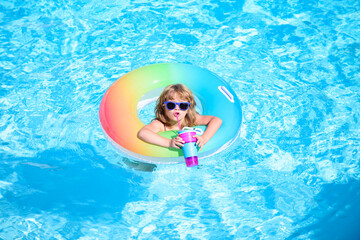 Fototapeta na wymiar Children drink summer cocktail in the swimming pool.