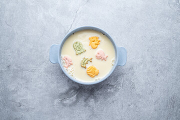 Children's Nutrition Breakfast Hot Soy Milk Soaked Biscuits