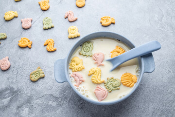 Children's Nutrition Breakfast Hot Soy Milk Soaked Biscuits