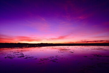 Fototapeta na wymiar Morning glow in Uyuni salt lake 