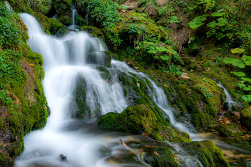 Obraz premium Beautiful scenic landscape of Isichenko waterfall in Kurdzhips Gorge in Caucasus mountains by Mezmai at summer, Russia