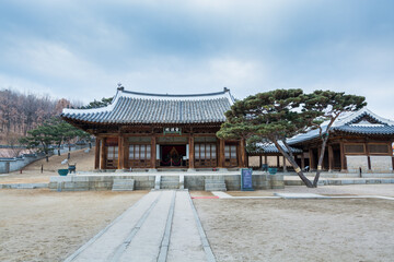 Naklejka premium Wooden house with black tiles of Hwaseong Haenggung Palace loocated in Suwon South Korea, the largest one of where the king and royal family retreated to during a war 