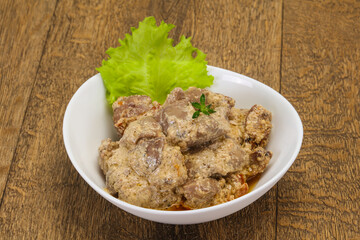 Chicken liver with cream and dry tomatoes