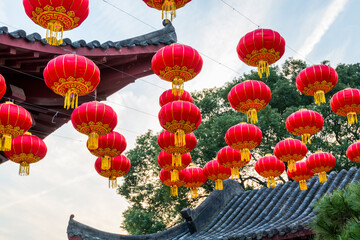 Obraz premium Red lantern and roof of traditional Chinese house at the Donghu (East Lake) of Wuhan City of China.