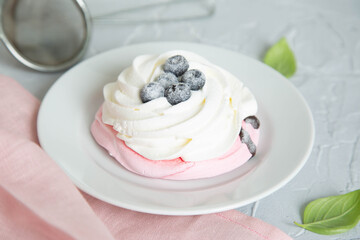 Meringue cake with fresh blueberries