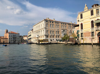Fototapeta premium Buildings along the Grand Canal in Venice, Italy