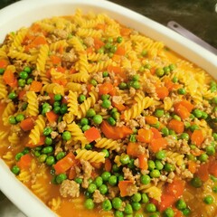 Pasta bake with vegetables and minced meat