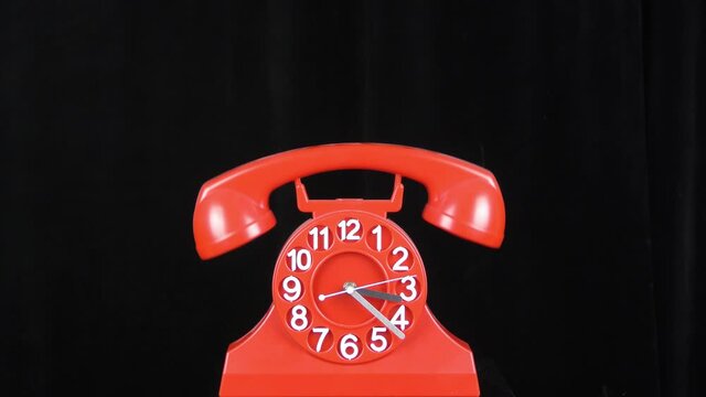 Telefono orologio rosso con dondolio della cornetta.