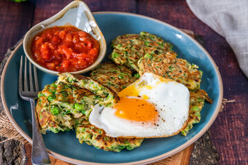 Courgette and green peas fritters