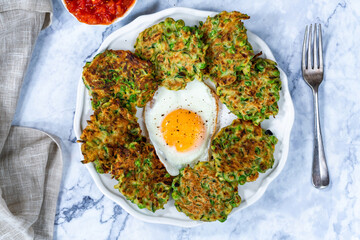 Courgette and green peas fritters