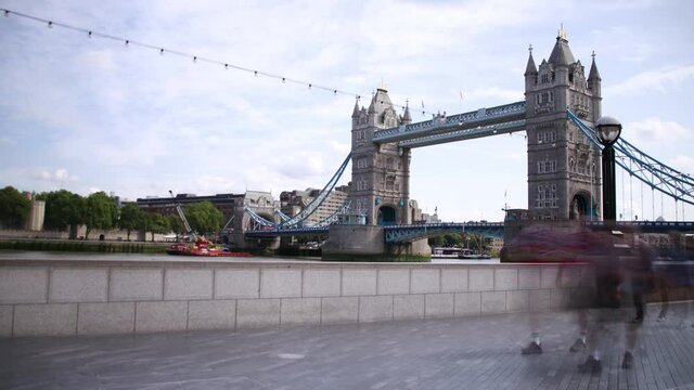 Time lapse: Tower Bridge in London