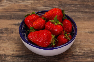 Sweet strawberry in the bowl